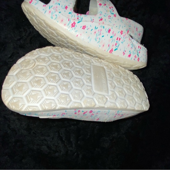 Toddler Girls’ Sandals - Size 4 - Picture 8 of 9